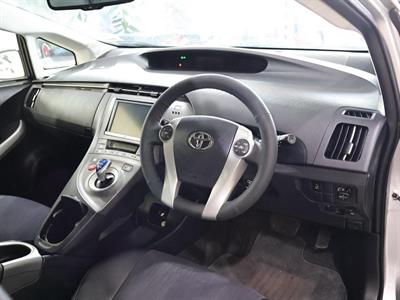 2013 Toyota Prius - Thumbnail