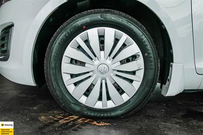 2014 Suzuki Swift - Thumbnail