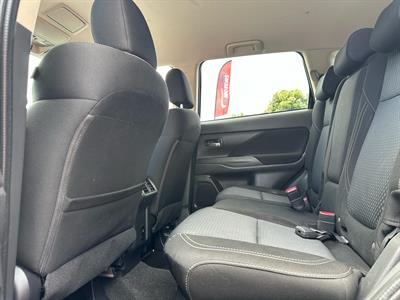 2019 Mitsubishi Outlander - Thumbnail