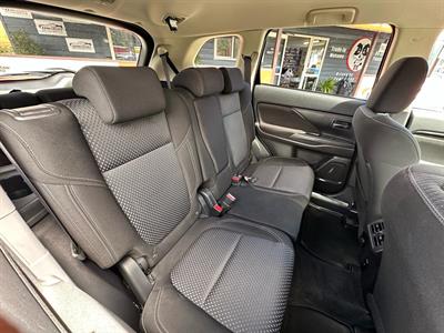 2019 Mitsubishi Outlander - Thumbnail