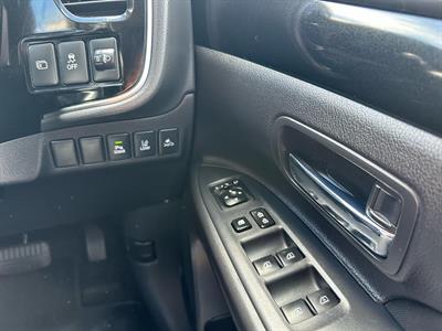 2019 Mitsubishi Outlander - Thumbnail