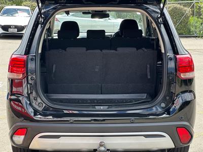 2019 Mitsubishi Outlander - Thumbnail