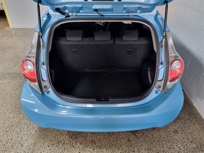 2013 Toyota Aqua - Thumbnail