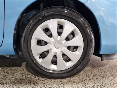 2013 Toyota Aqua - Thumbnail