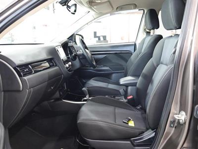 2022 Mitsubishi Outlander - Thumbnail