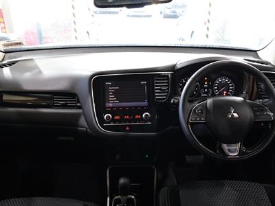 2022 Mitsubishi Outlander - Thumbnail