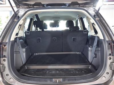 2022 Mitsubishi Outlander - Thumbnail