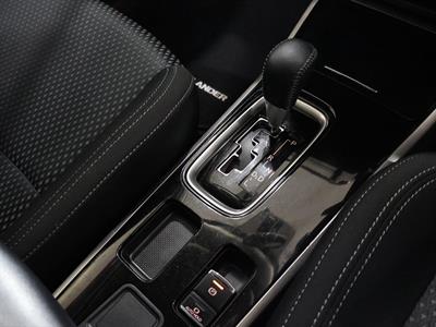 2022 Mitsubishi Outlander - Thumbnail
