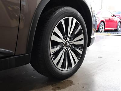 2022 Mitsubishi Outlander - Thumbnail