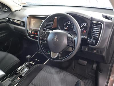 2022 Mitsubishi Outlander - Thumbnail