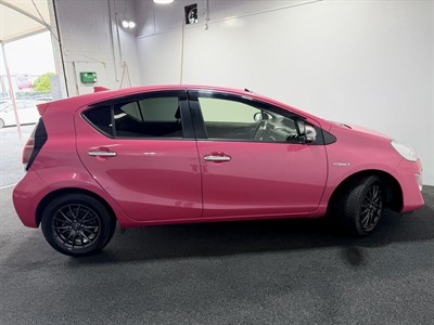 2015 Toyota aqua - Thumbnail