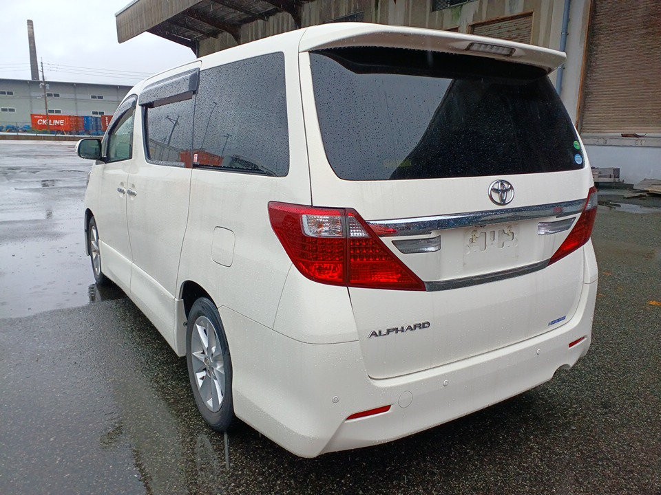 2013 Toyota Alphard