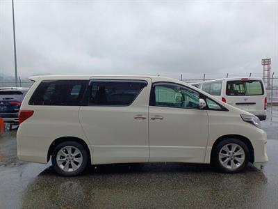 2013 Toyota Alphard - Thumbnail