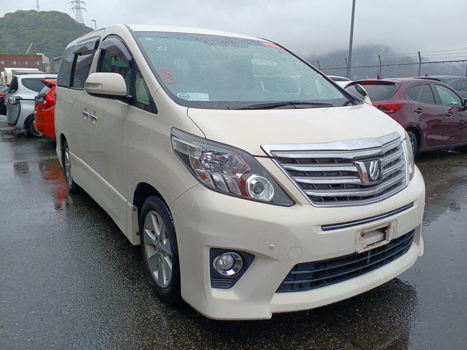 2013 Toyota Alphard