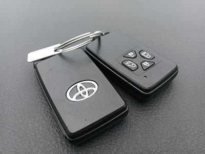 2013 Toyota Alphard - Thumbnail