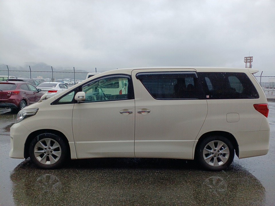 2013 Toyota Alphard