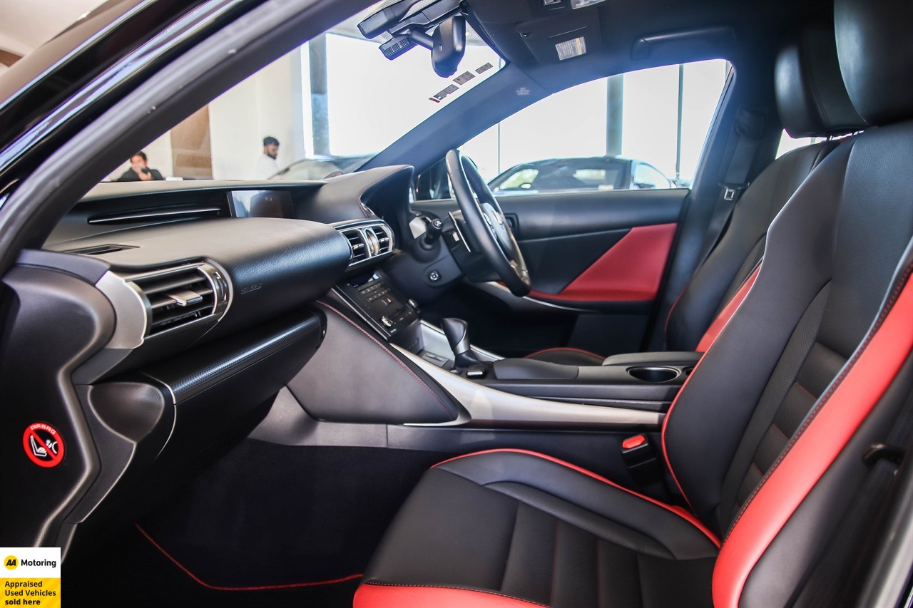 2015 Lexus IS 4D