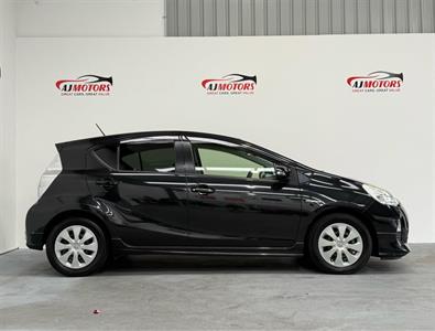 2012 Toyota Aqua - Thumbnail