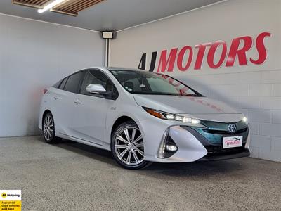 2019 Toyota Prius - Thumbnail