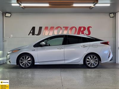 2019 Toyota Prius - Thumbnail
