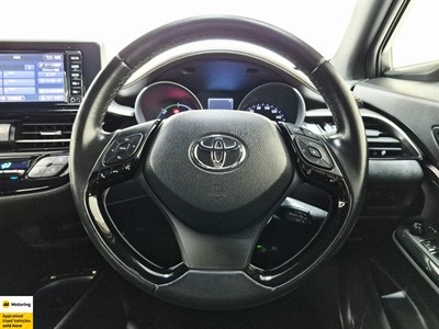 2017 Toyota C-HR - Thumbnail