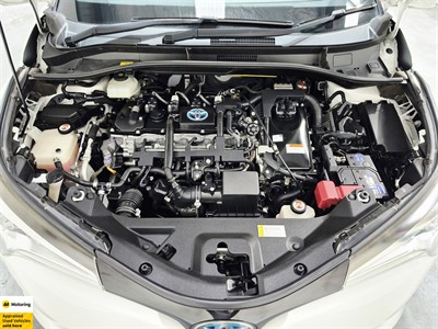 2017 Toyota C-HR - Thumbnail