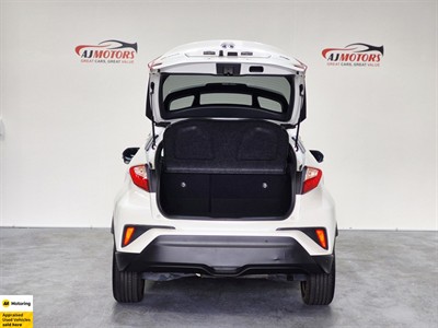 2017 Toyota C-HR - Thumbnail