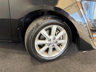 2017 Toyota Sienta - Thumbnail