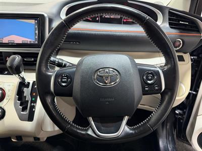 2017 Toyota Sienta - Thumbnail