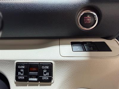 2017 Toyota Sienta - Thumbnail