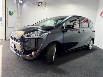 2017 Toyota Sienta - Thumbnail
