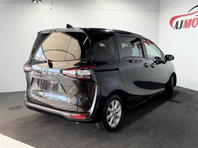 2017 Toyota Sienta - Thumbnail