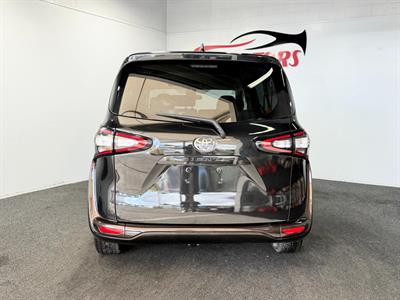 2017 Toyota Sienta - Thumbnail