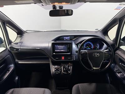 2014 Toyota Noah - Thumbnail