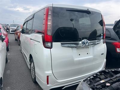 2014 Toyota Noah - Thumbnail