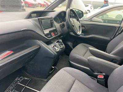 2014 Toyota Noah - Thumbnail