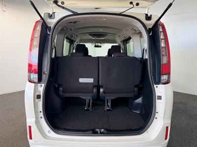 2014 Toyota Noah - Thumbnail