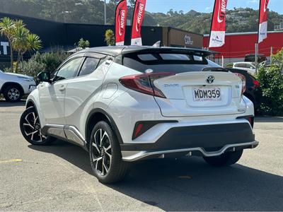 2018 Toyota C-HR - Thumbnail