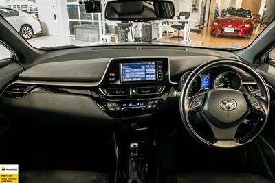 2017 Toyota C-HR - Thumbnail