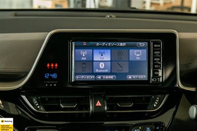 2017 Toyota C-HR - Thumbnail