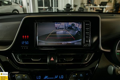 2017 Toyota C-HR - Thumbnail