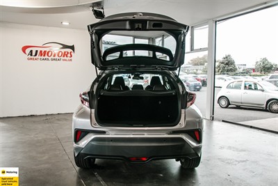 2017 Toyota C-HR - Thumbnail