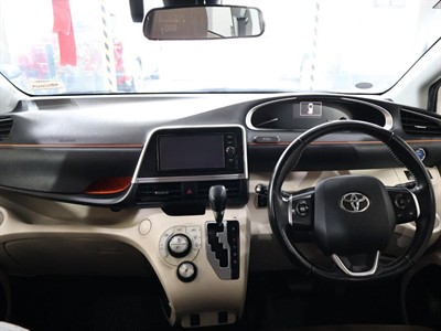 2017 Toyota Sienta - Thumbnail