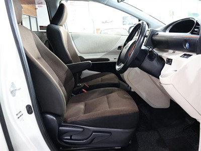 2017 Toyota Sienta - Thumbnail