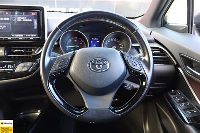 2017 Toyota C-HR - Thumbnail