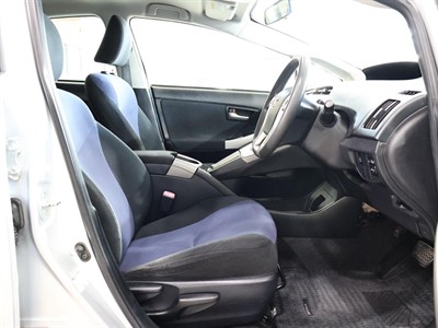 2012 Toyota Prius - Thumbnail