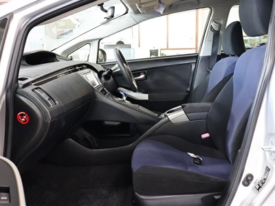 2012 Toyota Prius - Thumbnail