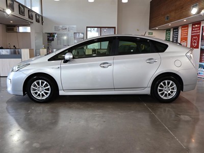 2012 Toyota Prius - Thumbnail