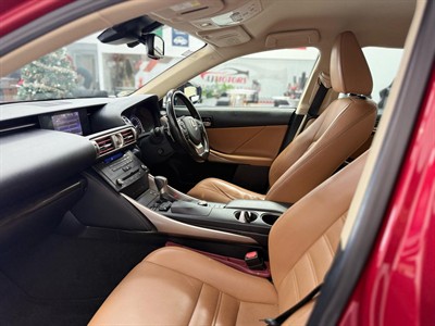 2015 Lexus IS300h - Thumbnail