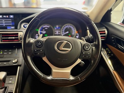 2015 Lexus IS300h - Thumbnail